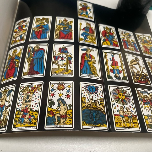 Book Jung and Tarot An Archetypal Journey by Sallie Nichols 1984 - Picture 2 of 8